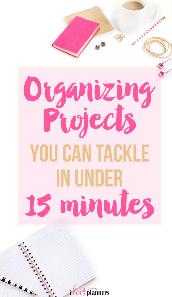 Do you ever feel like you don’t have time to get organized? In the ideal world, perhaps we would have entire free afternoons to devote to completely overhauling our closet, our revamping our paper files, or reorganizing the toys. The good news is that you an accomplish a lot in just 15 minutes!