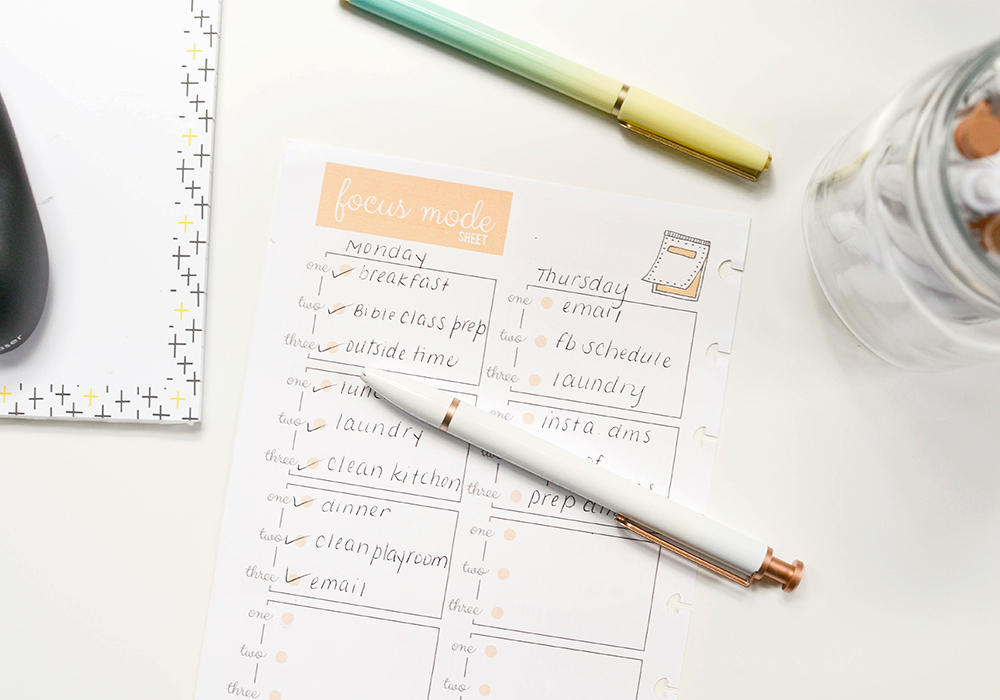 Feeling overwhelmed? Plan a day out to avoid stress! Creating a daily planner, listing all of your to-do's and appointments is key to living a happy, stress free life.