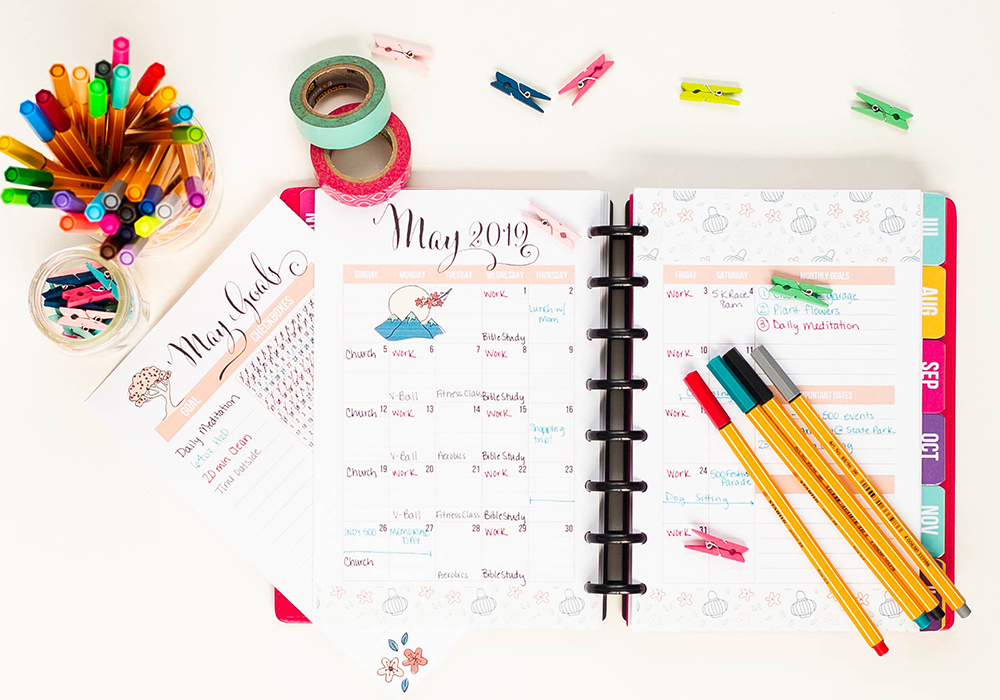 Free printable weekly planner! This month's printable weekly planner is available in the darling cherry blossom theme. 