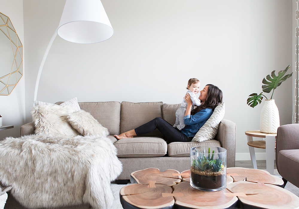 Follow these 5 easy rules for easier decluttering (and happier homes!) with kids. Guest post from Sarah Mueller of Early Bird Mom